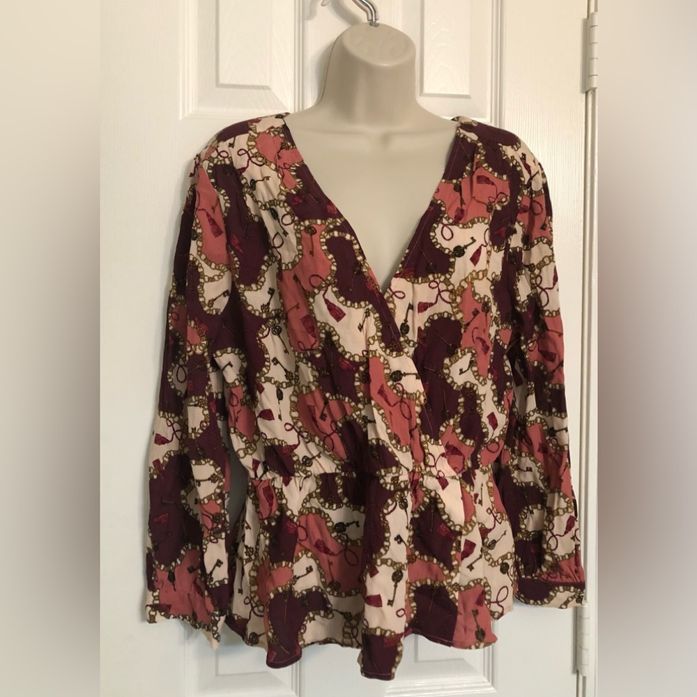 COPY - Brand new never worn, Velvet heart one snap v neck printed blouse. Gorge…